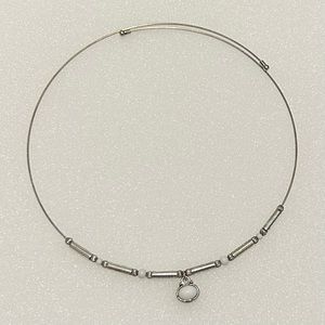 Vntg White Oval Acrylic Pendant On Omega Necklace 15” Silver Tone Flexible